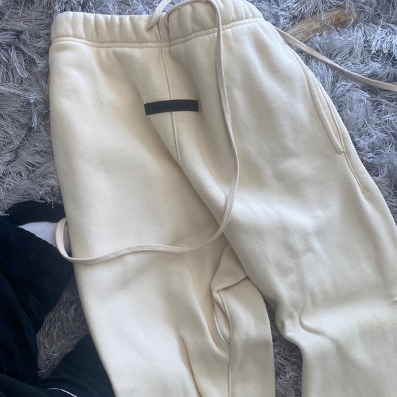 Essentials set. Hoodie and sweats